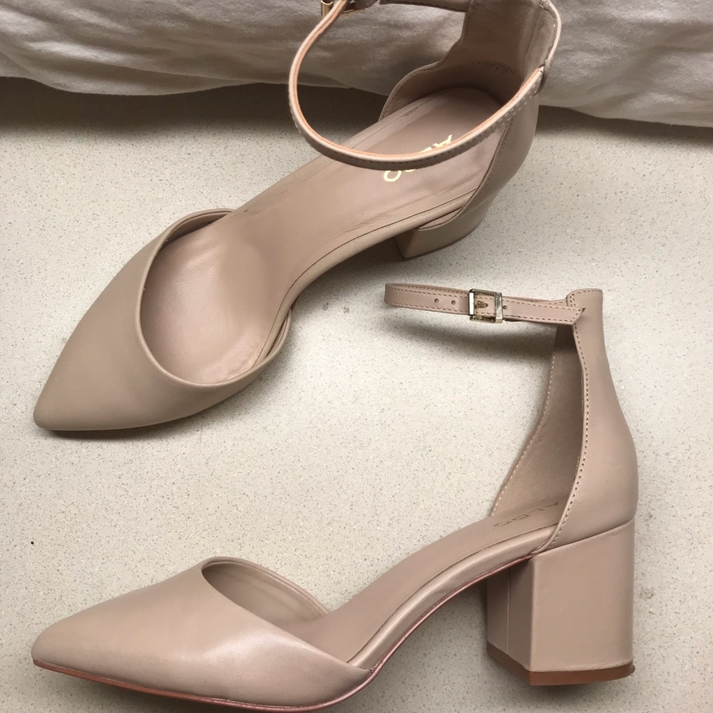 Brand New pointed-toe strappy heels